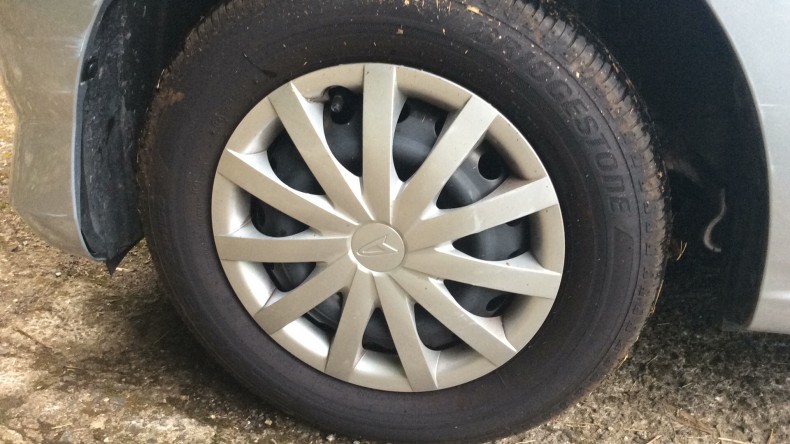 タイヤホイール前