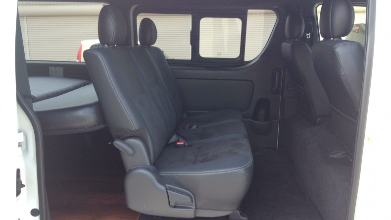 内装後方シート