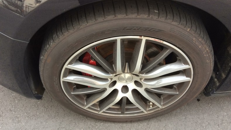 タイヤホイール前