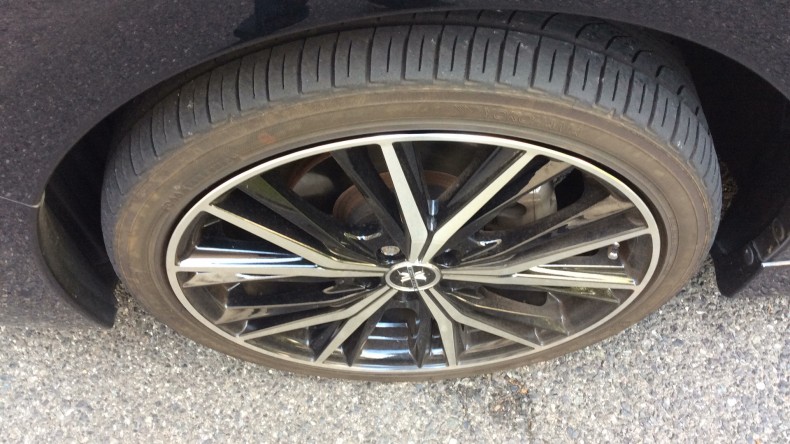 タイヤホイール前