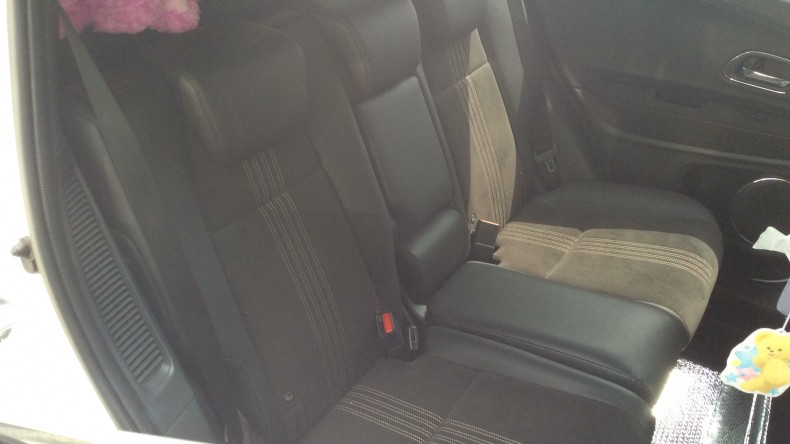 内装後方シート