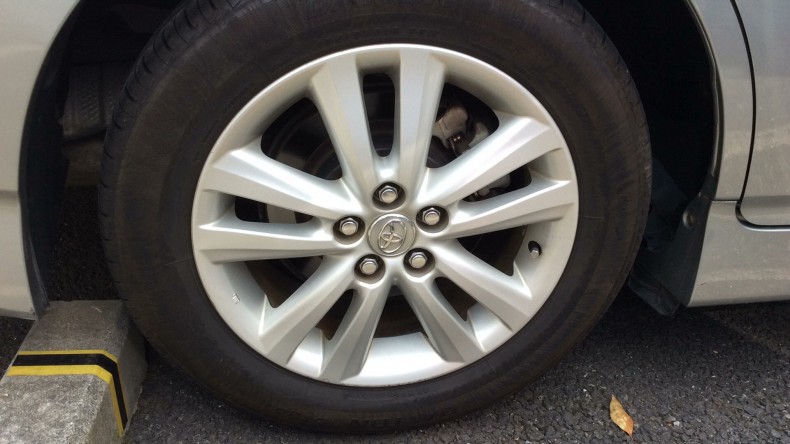 タイヤホイール前