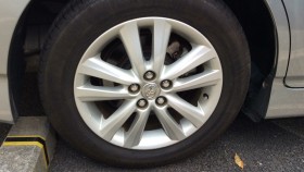 タイヤホイール前