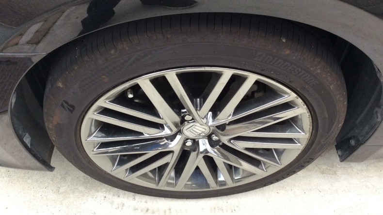 タイヤホイール前