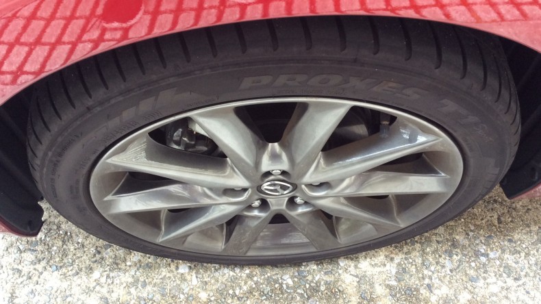 タイヤホイール前