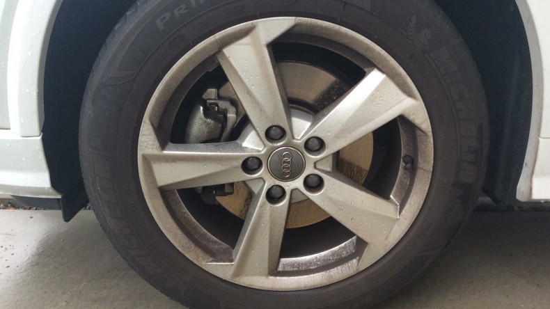 タイヤホイール前