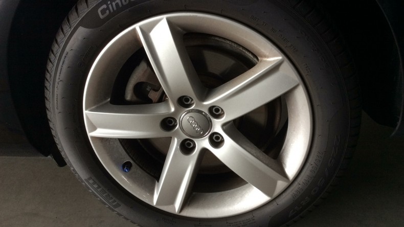 タイヤホイール前