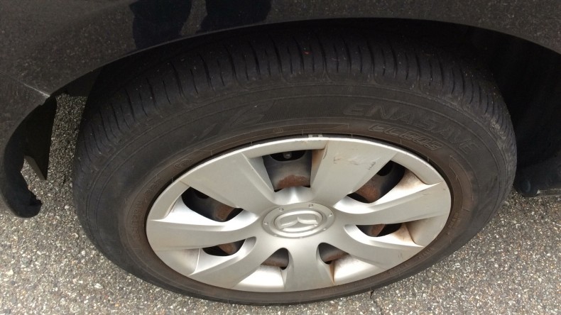 タイヤホイール前