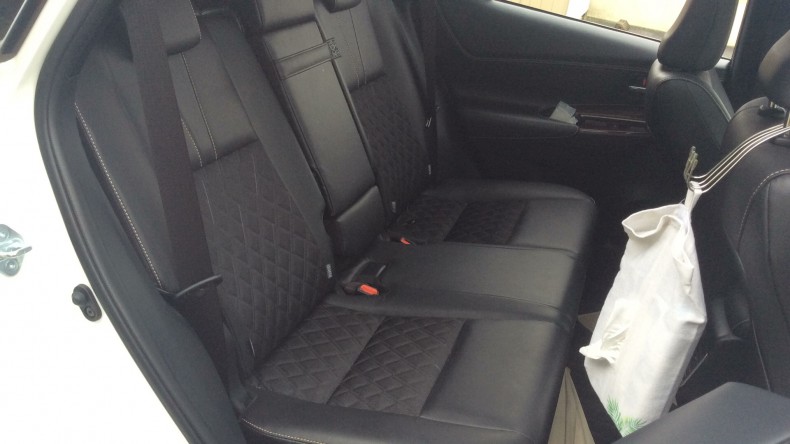 内装後方シート