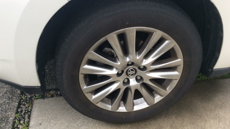 タイヤホイール前