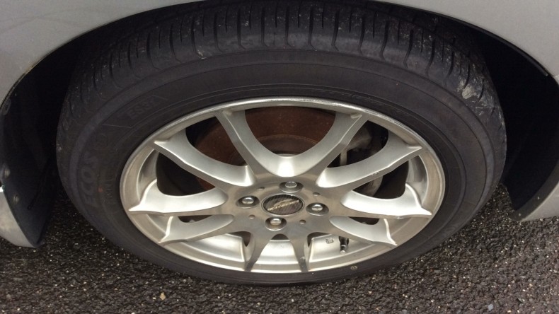 タイヤホイール前