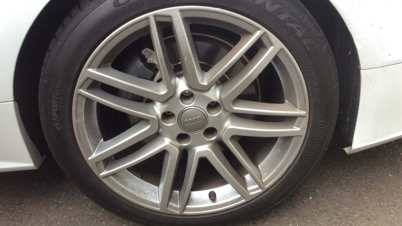 タイヤホイール前