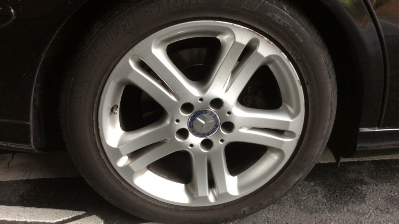 タイヤホイール前