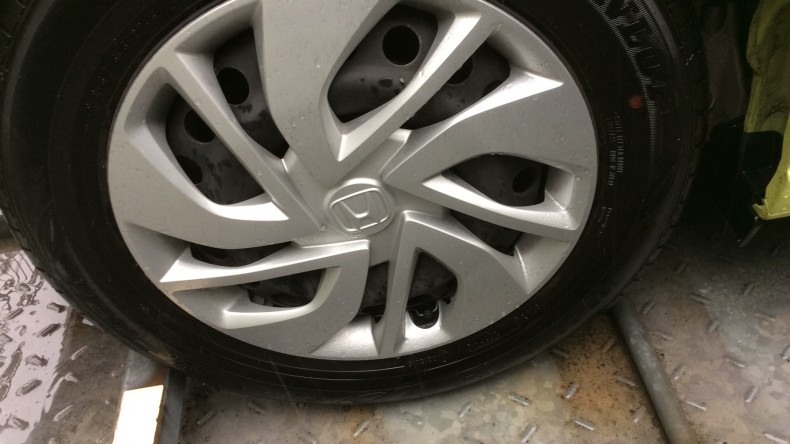 タイヤホイール前