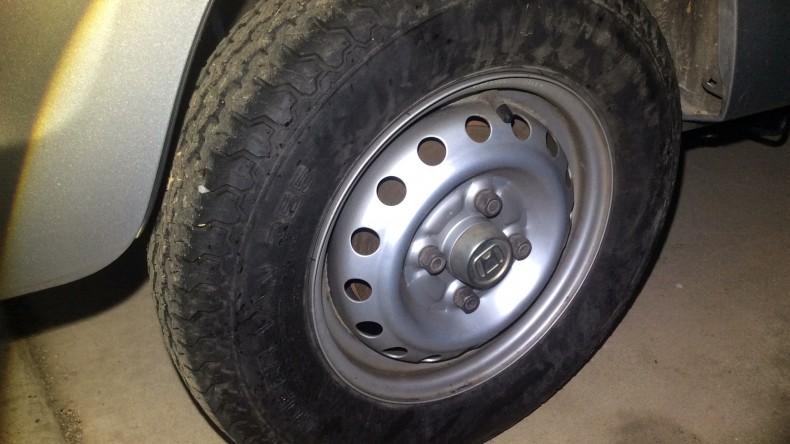 タイヤホイール前