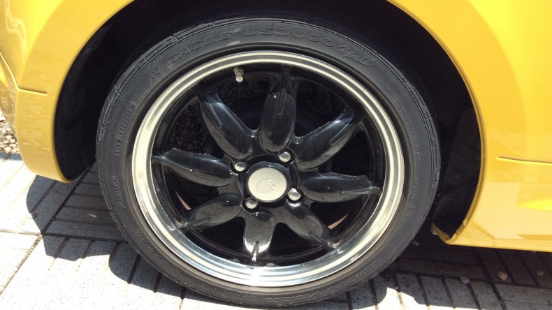 タイヤホイール前