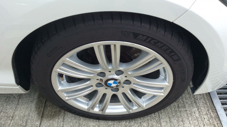 タイヤホイール前