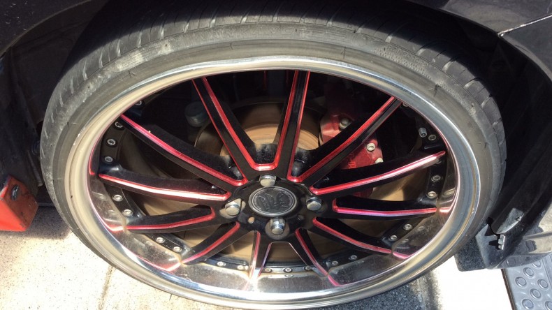 タイヤホイール前