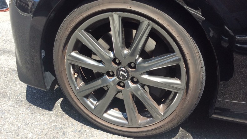 タイヤホイール前