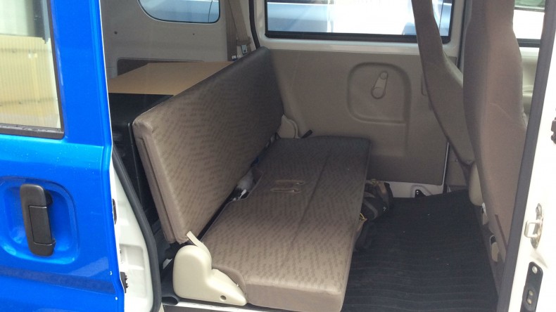 内装後方シート