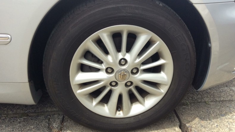 タイヤホイール前