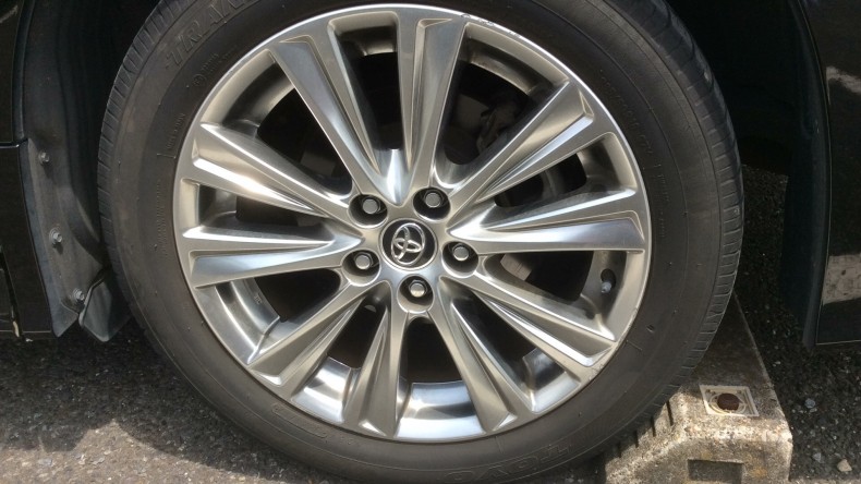 タイヤホイール前