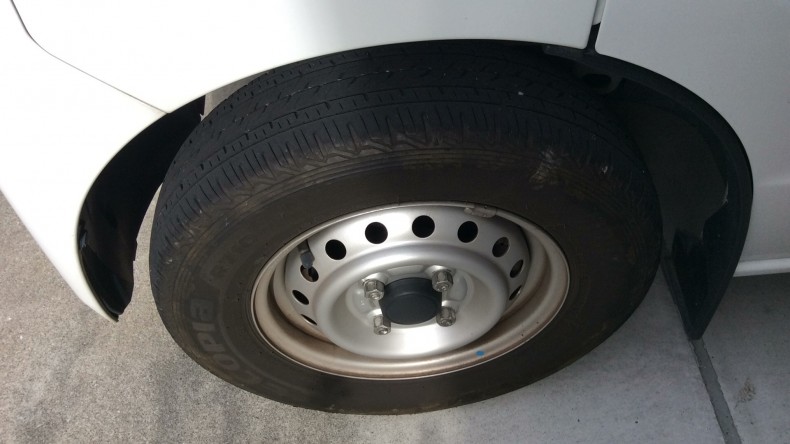 タイヤホイール前