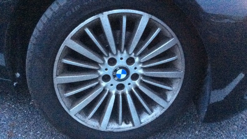 タイヤホイール前