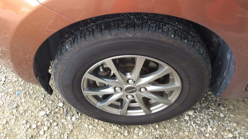 タイヤホイール前