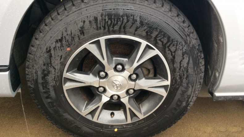 タイヤホイール前