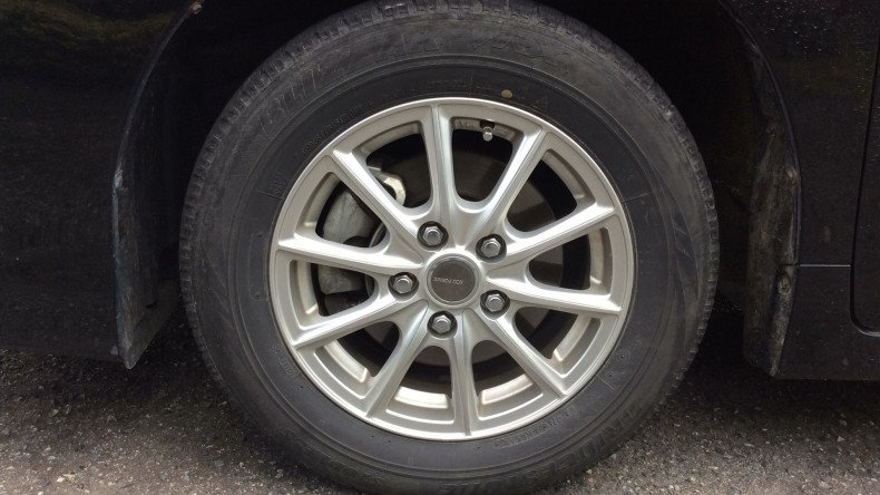 タイヤホイール前