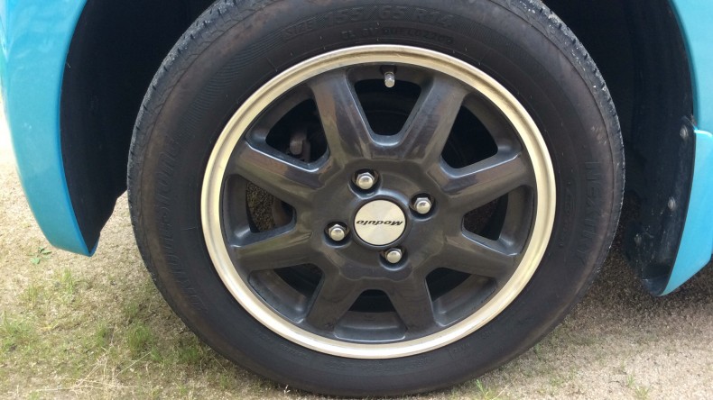 タイヤホイール前