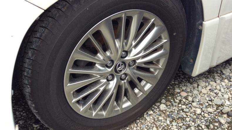 タイヤホイール前