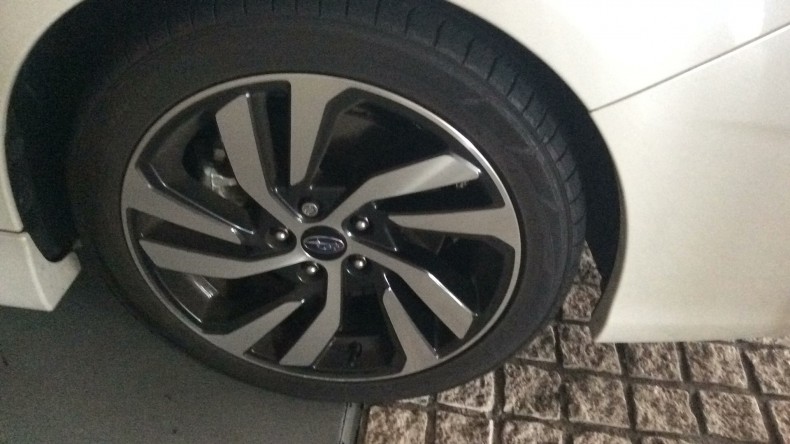 タイヤホイール前