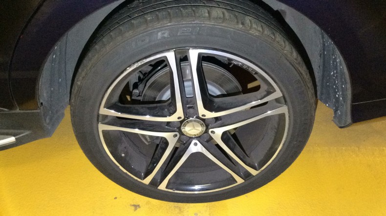 タイヤホイール前