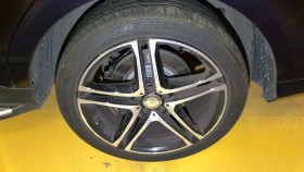 タイヤホイール前