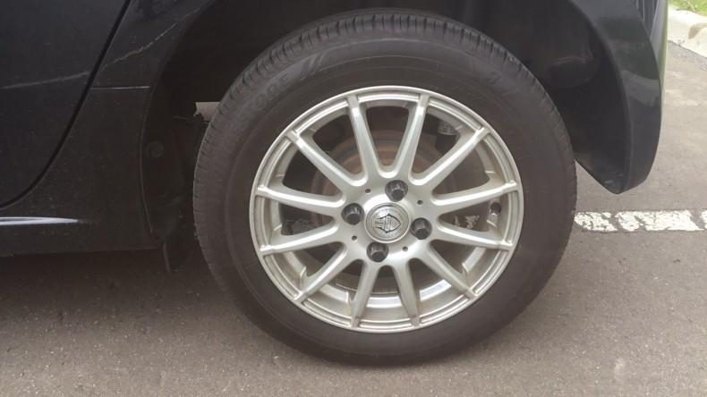 タイヤホイール前