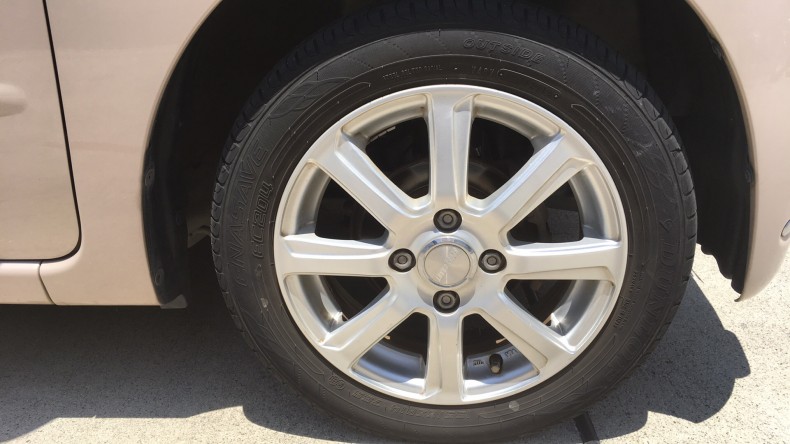 タイヤホイール前