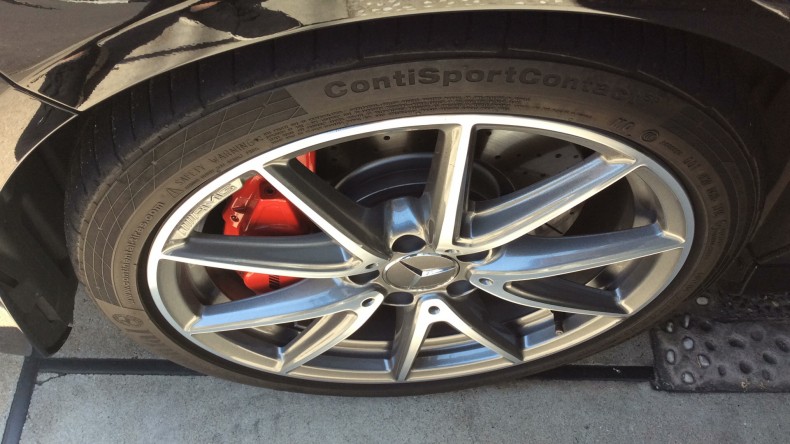 タイヤホイール前