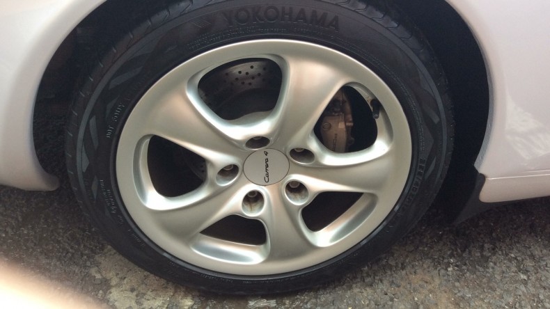 タイヤホイール前