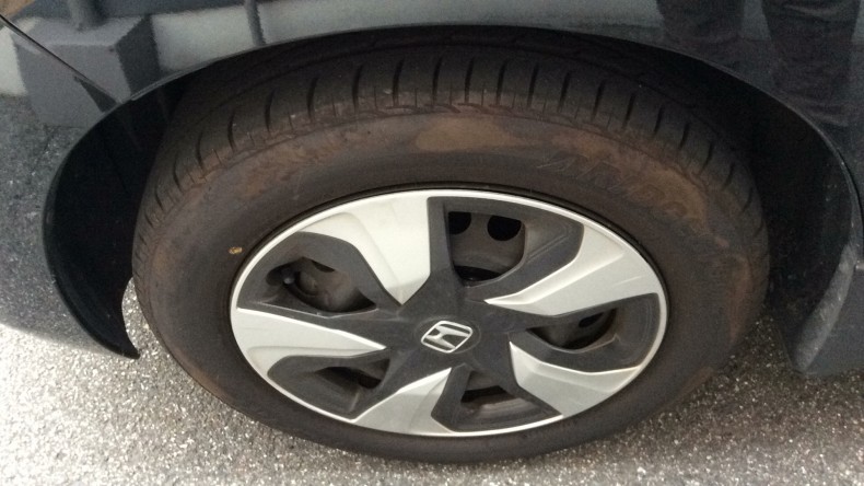 タイヤホイール前