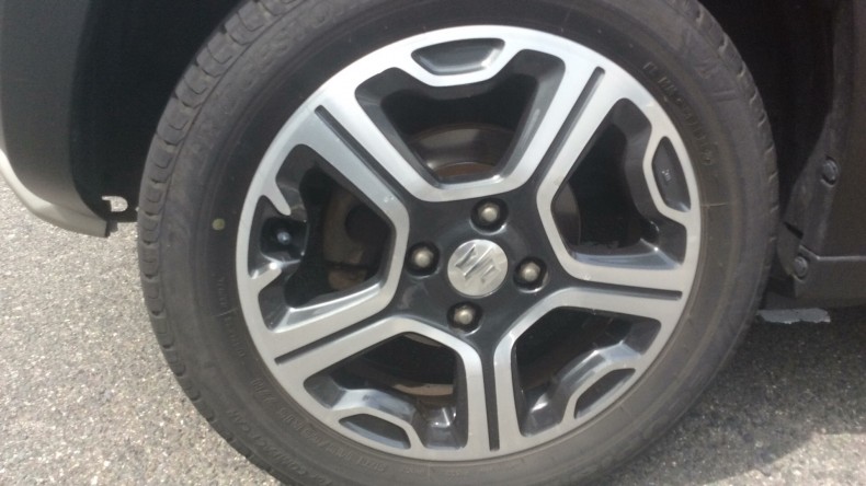 タイヤホイール前