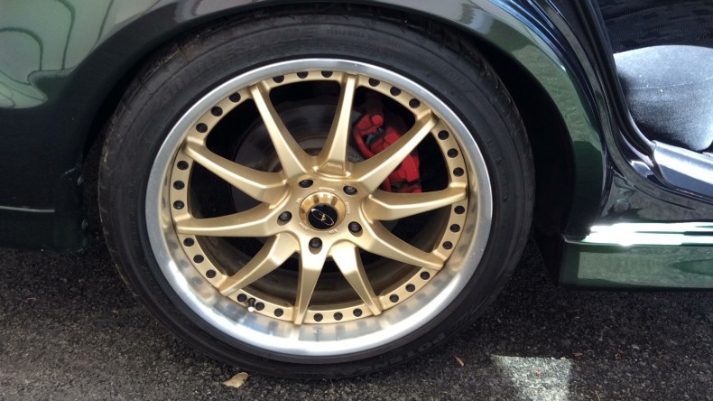 タイヤホイール前