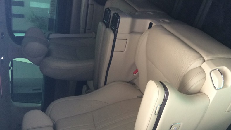 内装後方シート