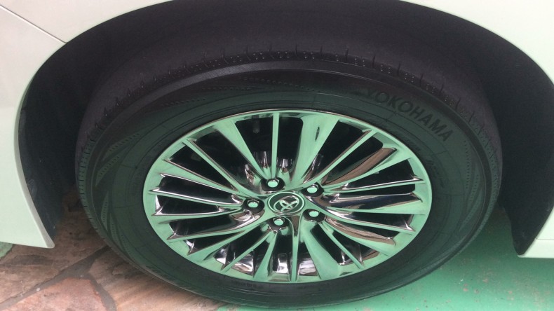 タイヤホイール前