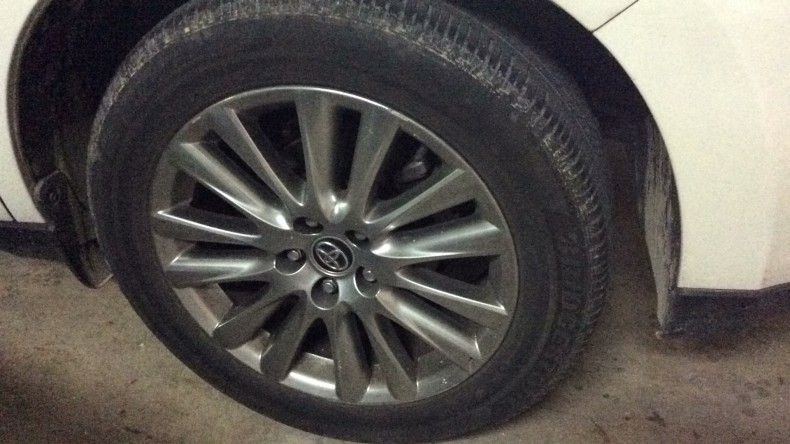 タイヤホイール前