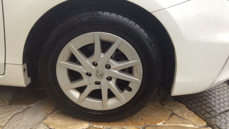 タイヤホイール前