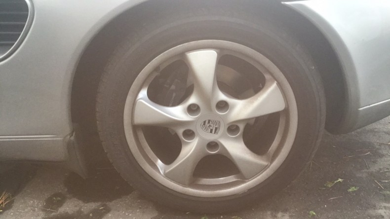 タイヤホイール前