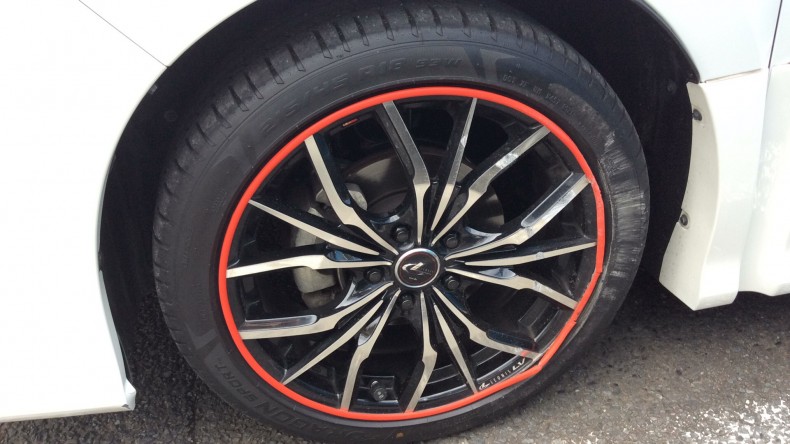 タイヤホイール前