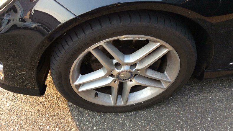 タイヤホイール前